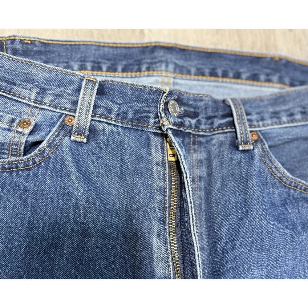 Levis 505 Regular Fit Jeans Mens Size 38x30 Straight Leg Blue Medium Wash Casual